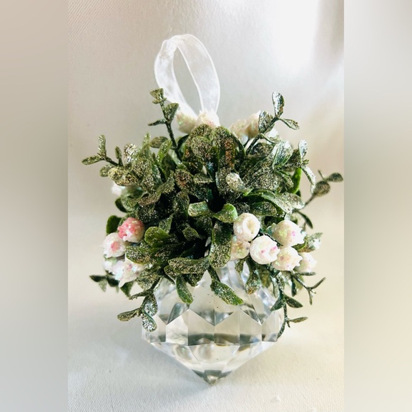 Unbranded Other - Mistletoe Ornament – Acrylic – Classic Christmas Tradition. Pre-loved.